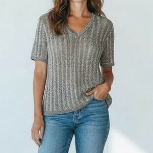 Velvet by Graham & Spencer Silver Knit Top Size M